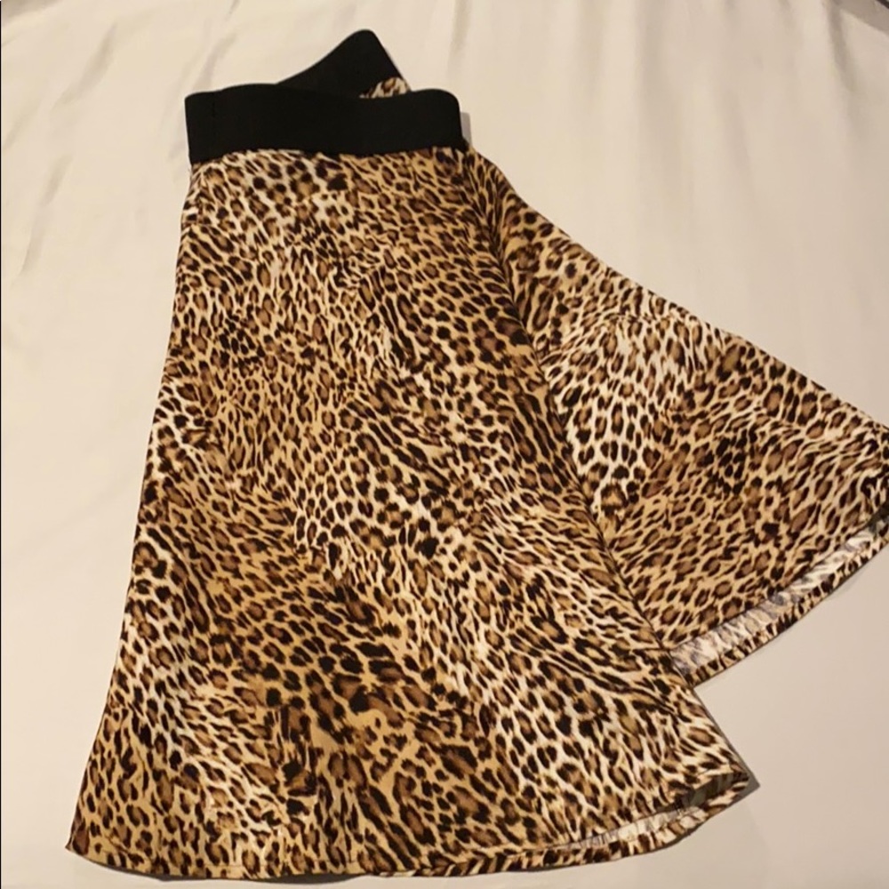 Karen Kane knee length Leopard print skirt - Picture 7 of 7